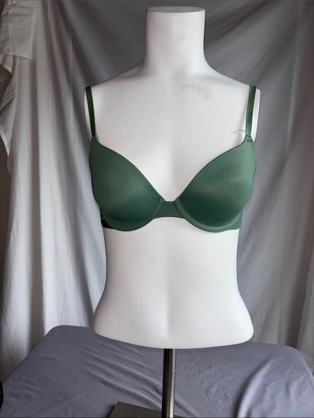 PINK Victoria's Secret Green Satin Push-Up Bra with Pink Label